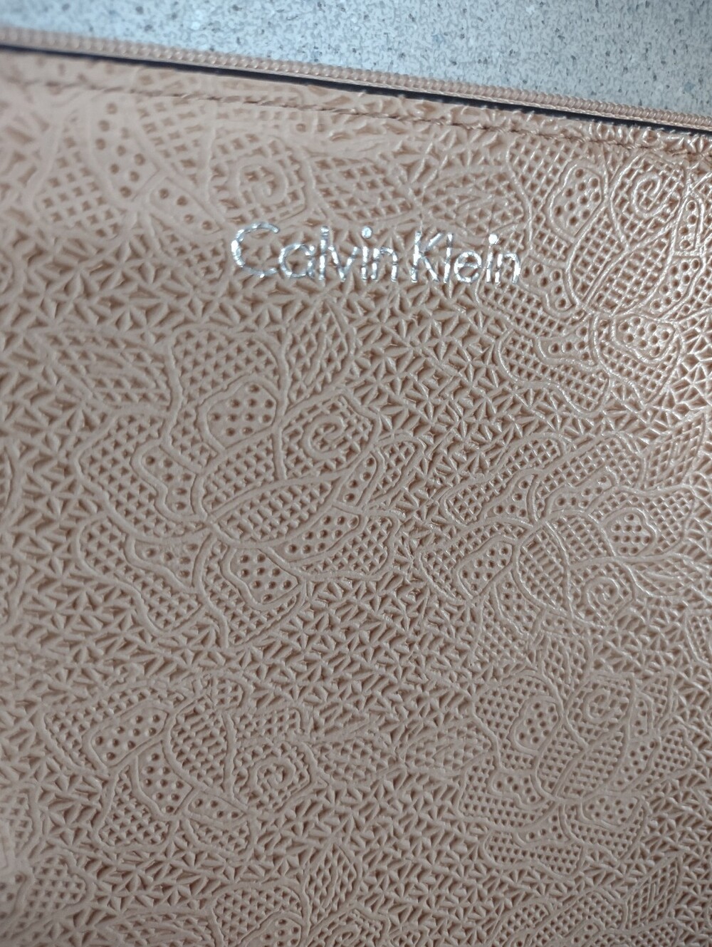 CK Pouch w Strap
